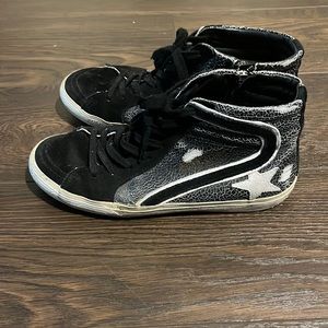Golden Goose Hi tops in Black . Size 40 so fits a 9 to 9 1/2 . Good condition